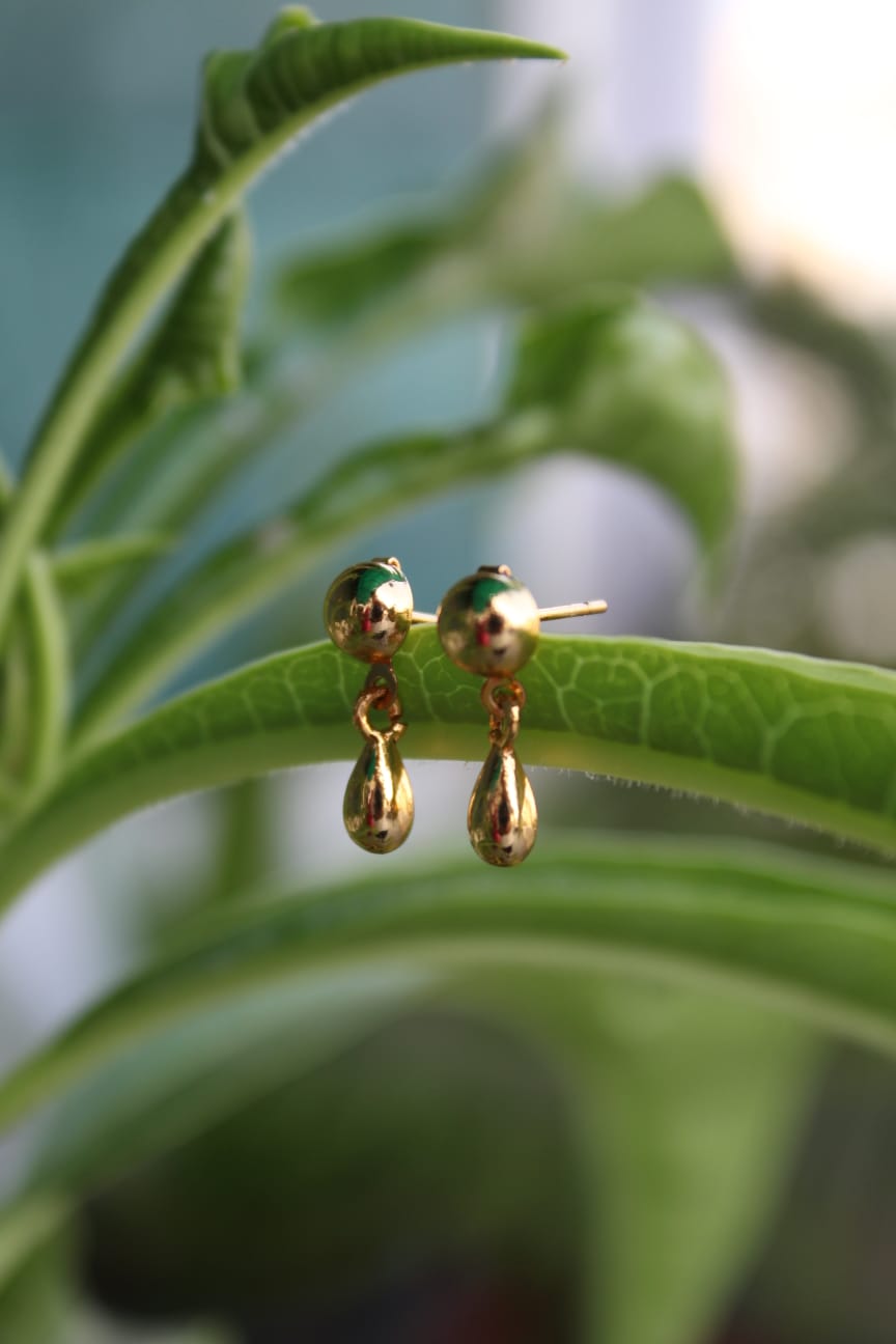 Gold Polished Minimal Drop Earrings – Anti-Tarnish